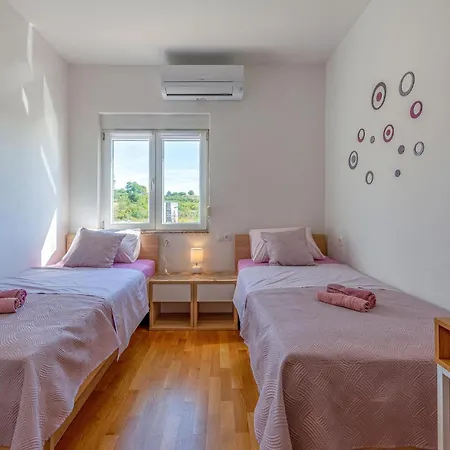 Amazing In With Wifi&2 Bedrooms Appartement Zadar