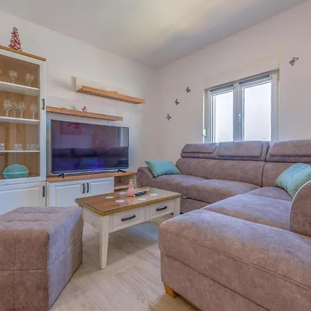 In With Kitchen Zadar