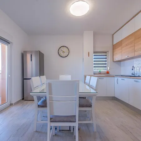 In With Kitchen Lejlighed *