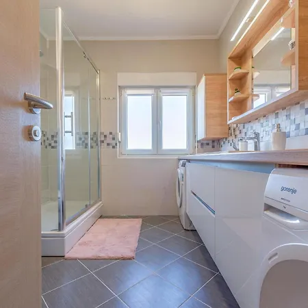 Apartment In With Kitchen *