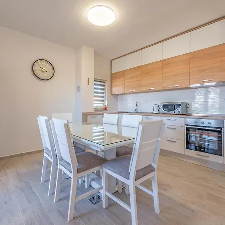 In With Kitchen Zadar