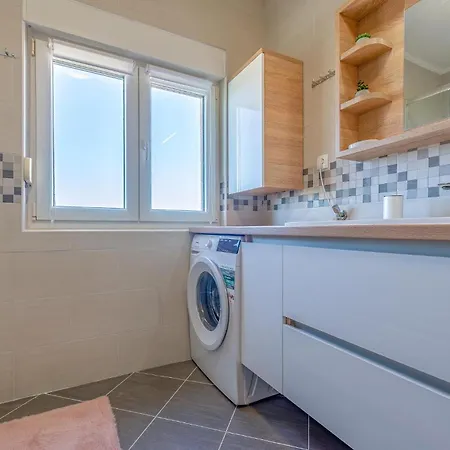 In With Kitchen
