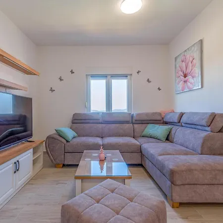 In With Kitchen Zadar